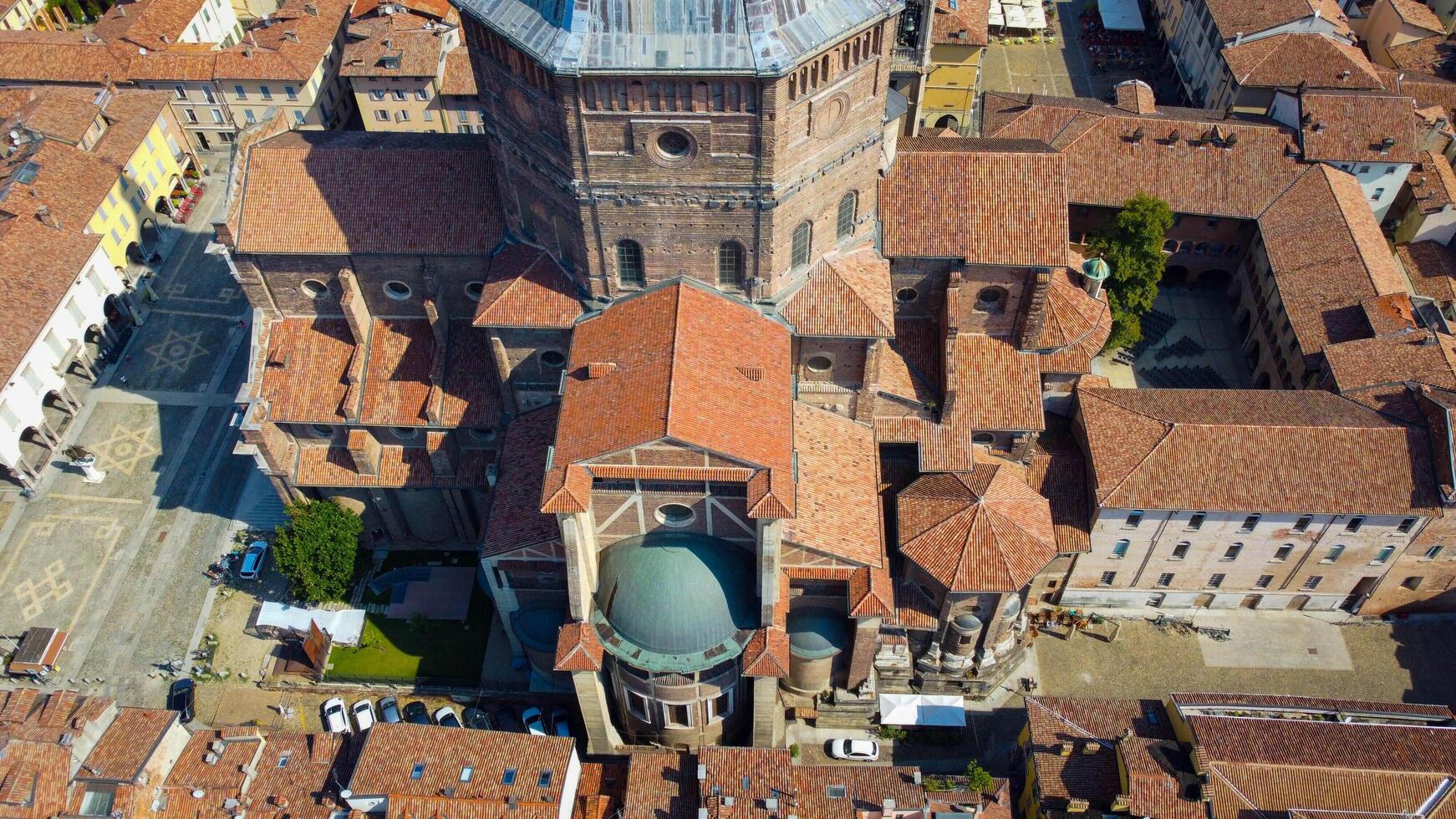 Duomo di Pavia seen from a drone, Cattedrale di Santo Stefano e Santa Maria. Imponente chiesa rinascimentale. Arte e architettura italiana. photo