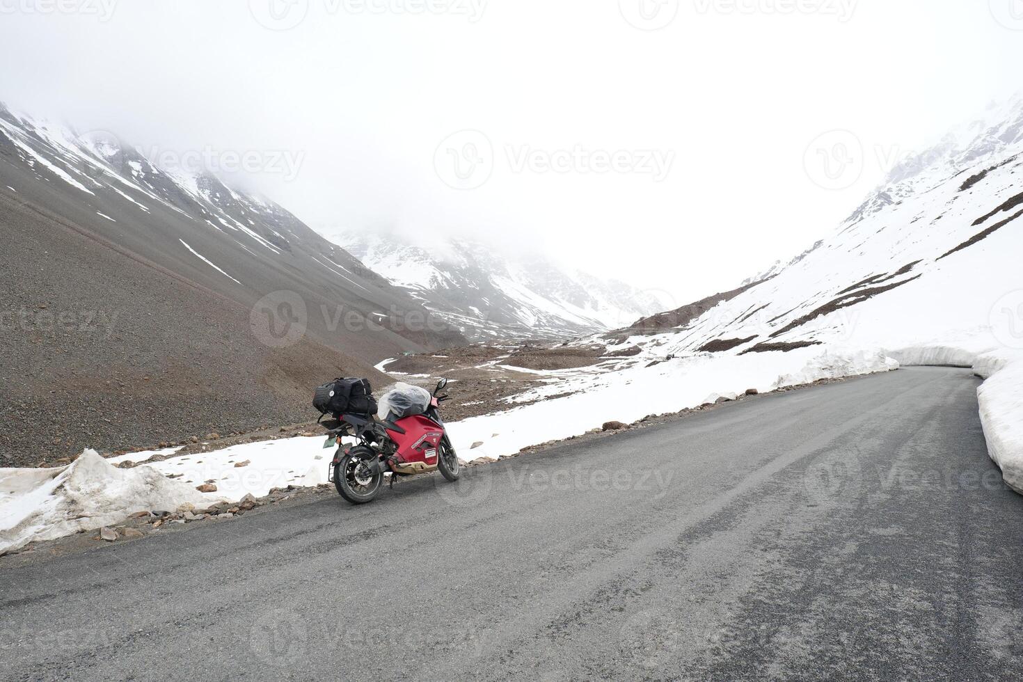 Himalayas the adventure destination for Travelers photo
