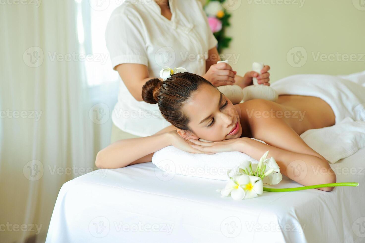 Spa skin and beauty for women Facial and body massage Relax with essential oils, scented candles and quiet moments. photo