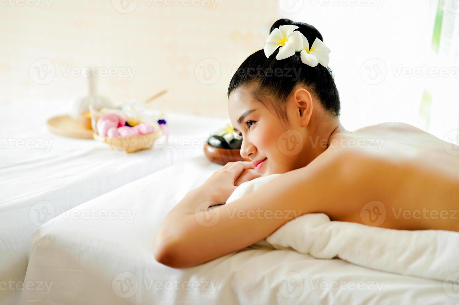 Spa skin and beauty for women Facial and body massage Relax with essential oils, scented candles and quiet moments. photo