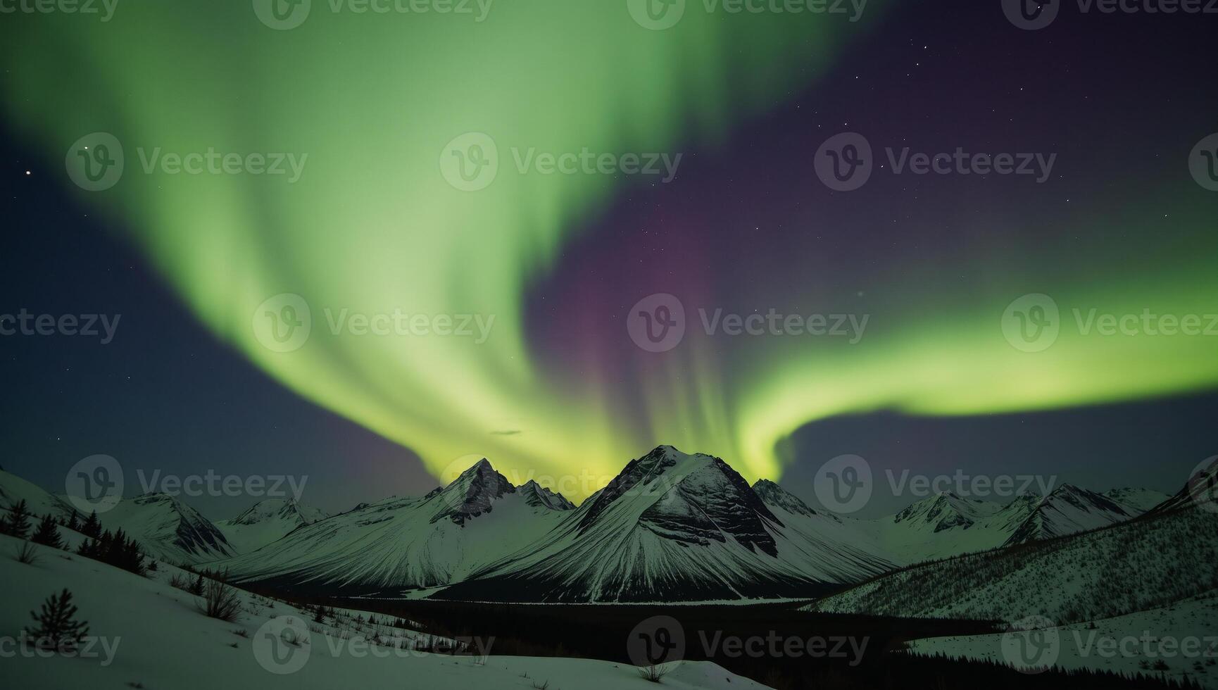 Stunning mountainous Aurore Borealis landscape photo