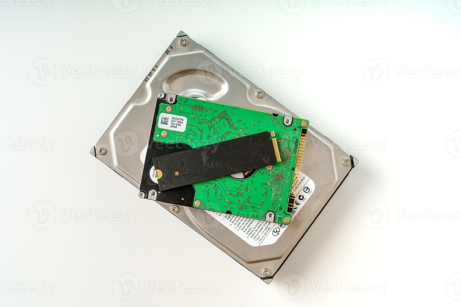 This image features a hard drive positioned at the bottom and a solid state drive placed on top, both displayed on a clean white background. Each drive is clearly labeled for easy identification. photo