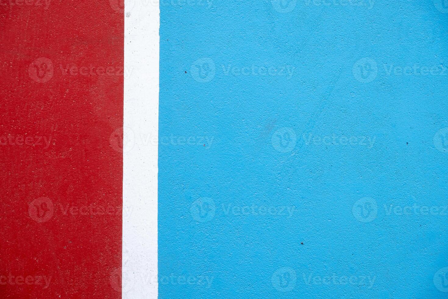 View of a blue and red tennis court. Side line of the tennis court photo
