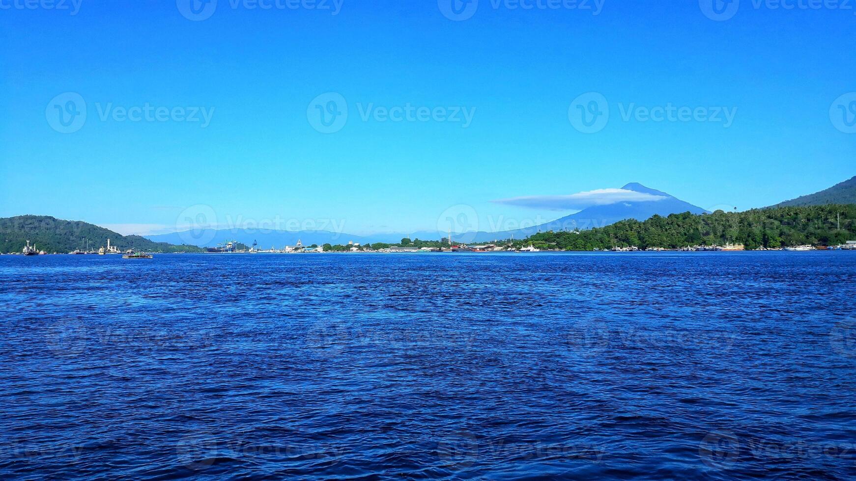 A view of the ocean from a boat photo