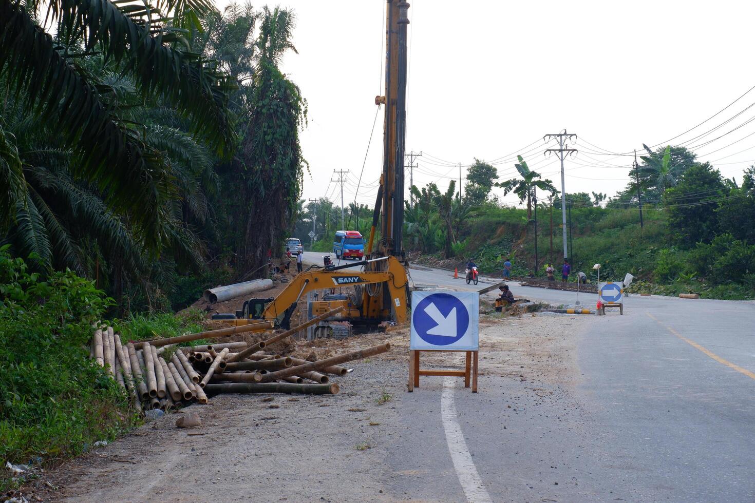 Excavators and other heavy machinery are used to repair a road on September 21 in North Morowali, Central Sulawesi. photo