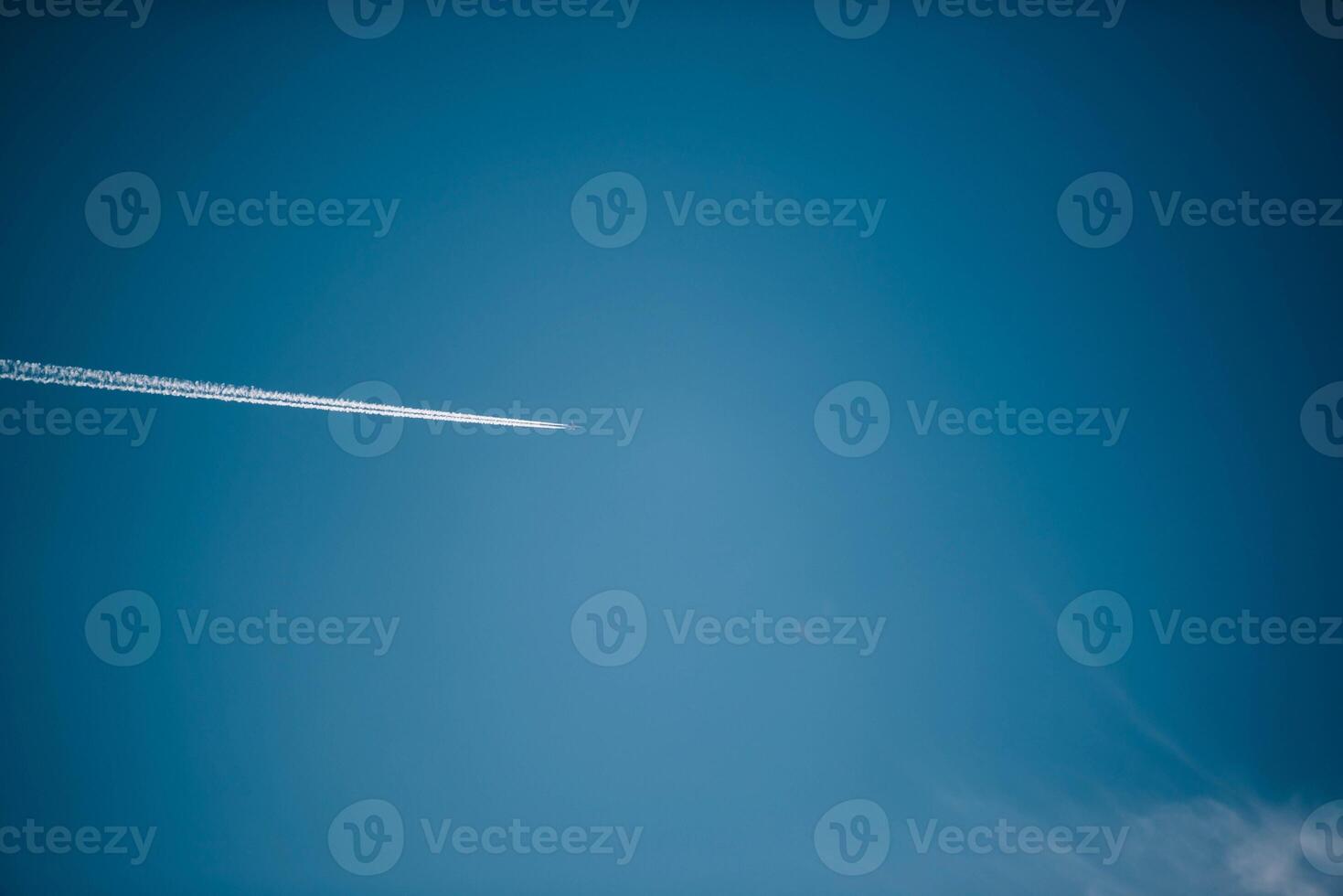 airplane flying in the sky photo