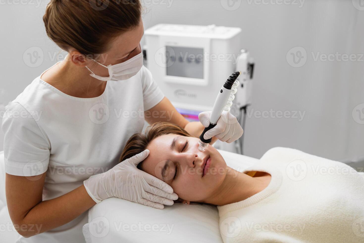 A cosmetologist performs hydropiling in a beauty salon. Skin care. photo