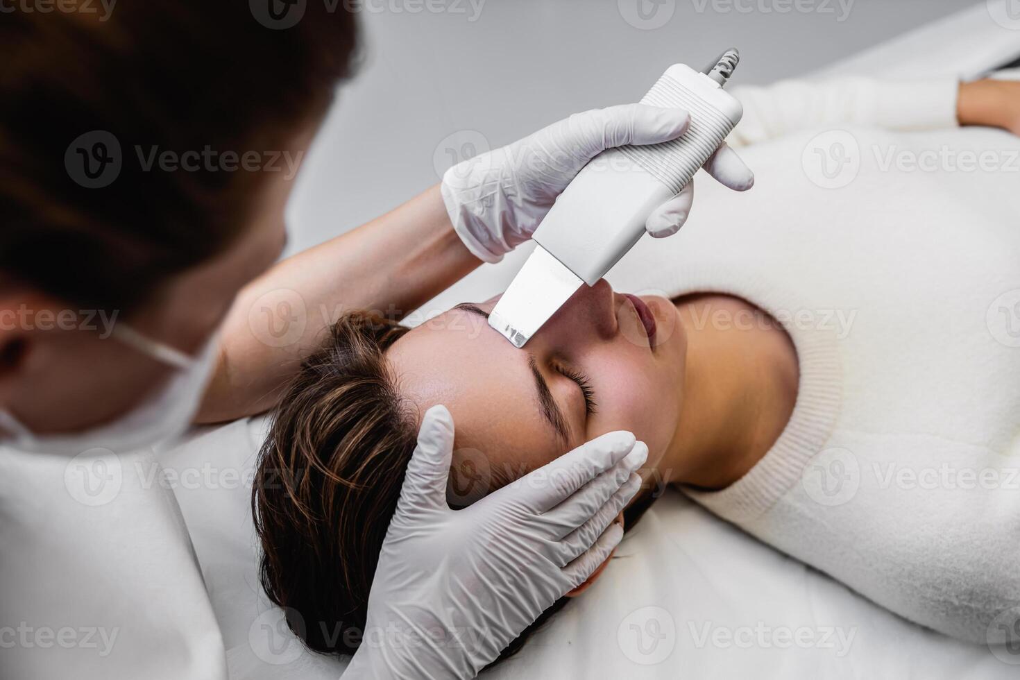 Ultrasonic cleaning of the face. Skin peeling. photo