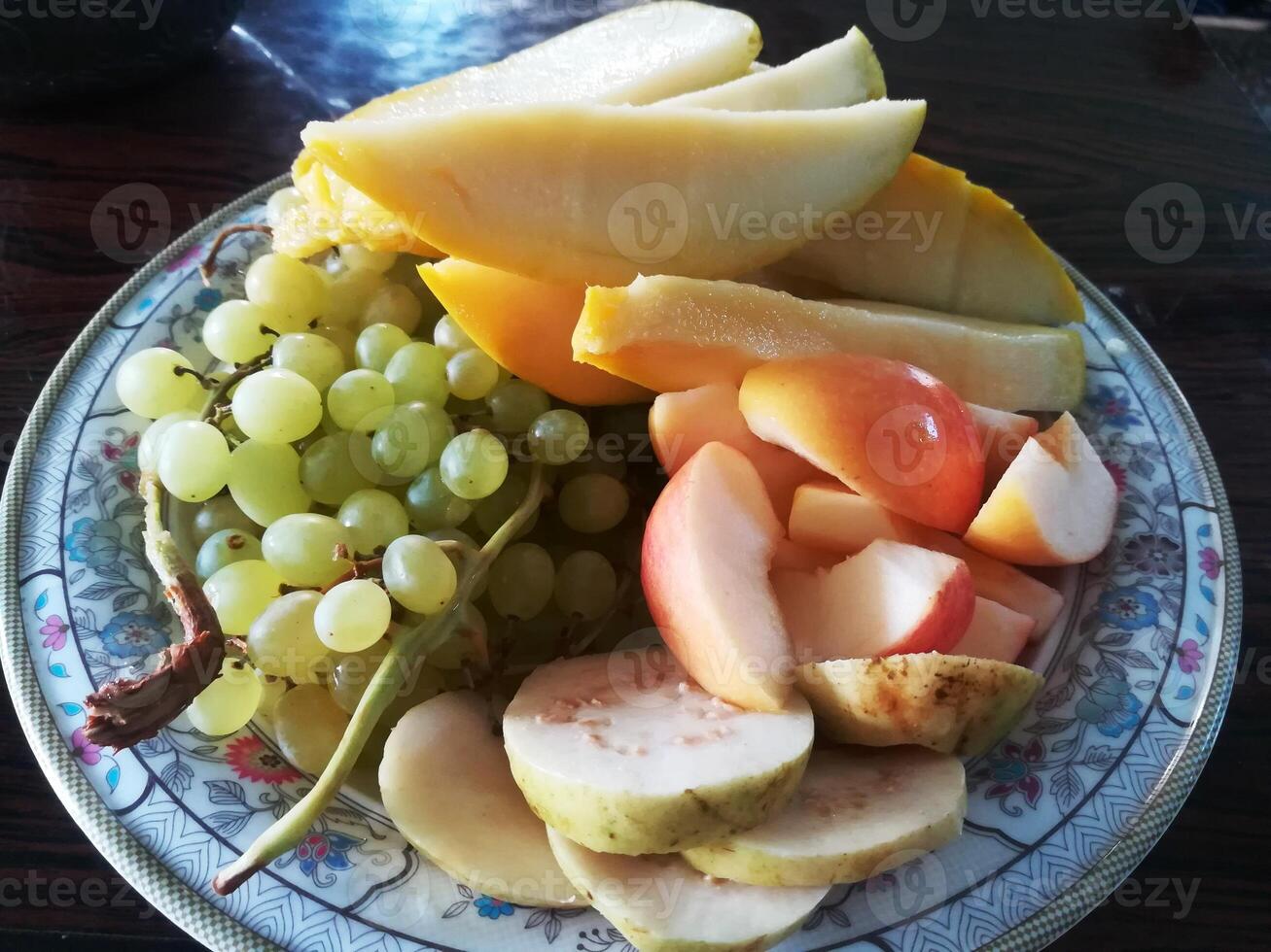 A vibrant mix of salads and fruits offers a refreshing burst of flavor and nutrition. Crisp greens, colorful veggies, and juicy fruits create a delicious and healthy option for any meal. Enjoy it. photo