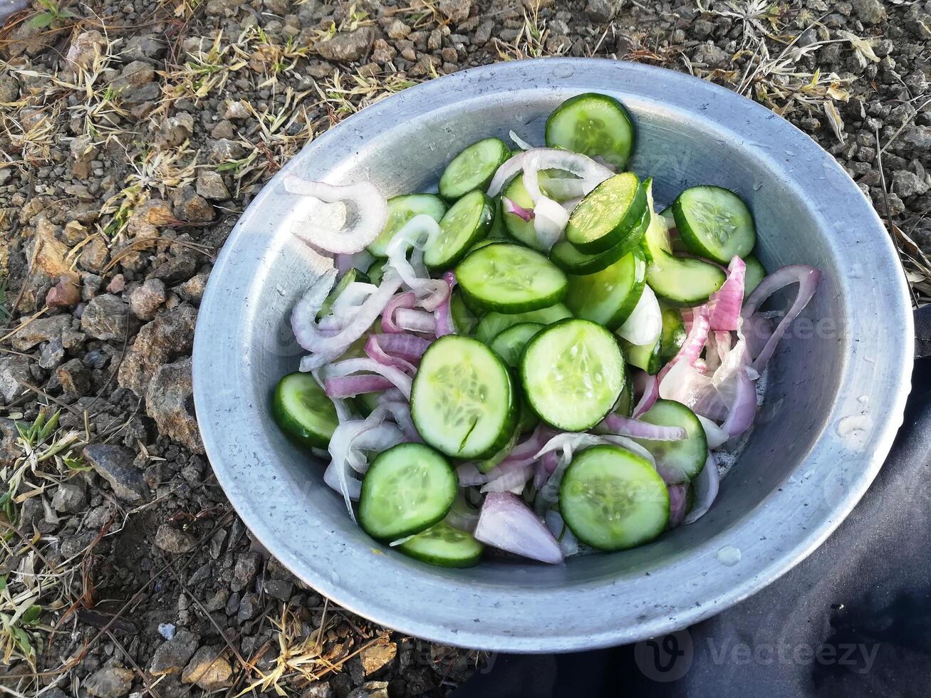 A vibrant mix of salads and fruits offers a refreshing burst of flavor and nutrition. Crisp greens, colorful veggies, and juicy fruits create a delicious and healthy option for any meal. Enjoy it. photo