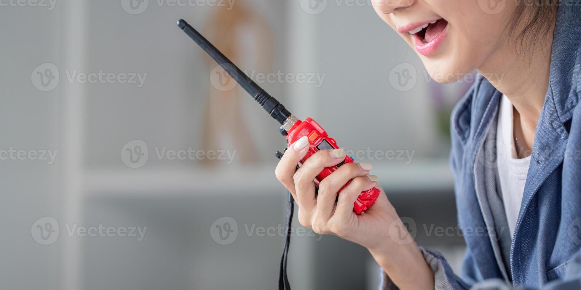 Focused Communication by Female Engineer Using Radio for Effective Project Management photo