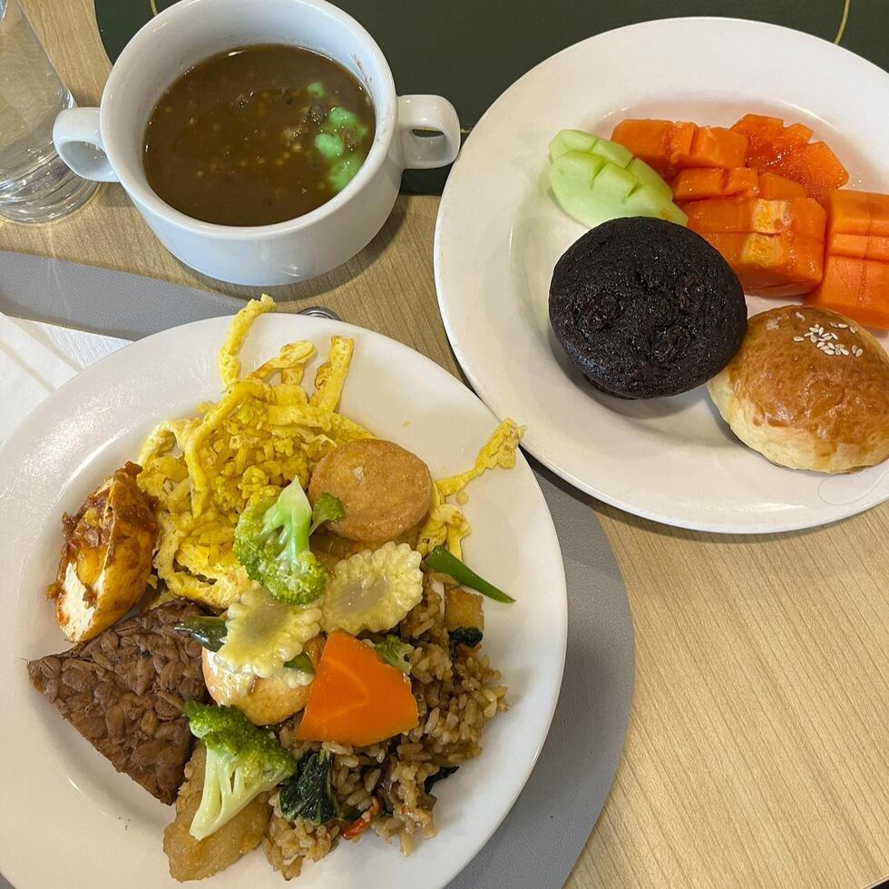 A little bit of everything on my plate, because hotel breakfasts are the best kind of buffet photo
