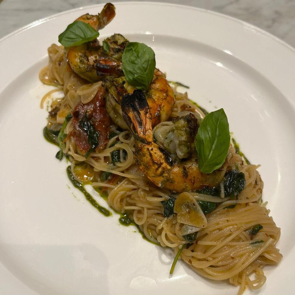 This spaghetti aglio e olio is a perfect blend of garlic, olive oil, and a hint of spice, pure pasta perfection photo