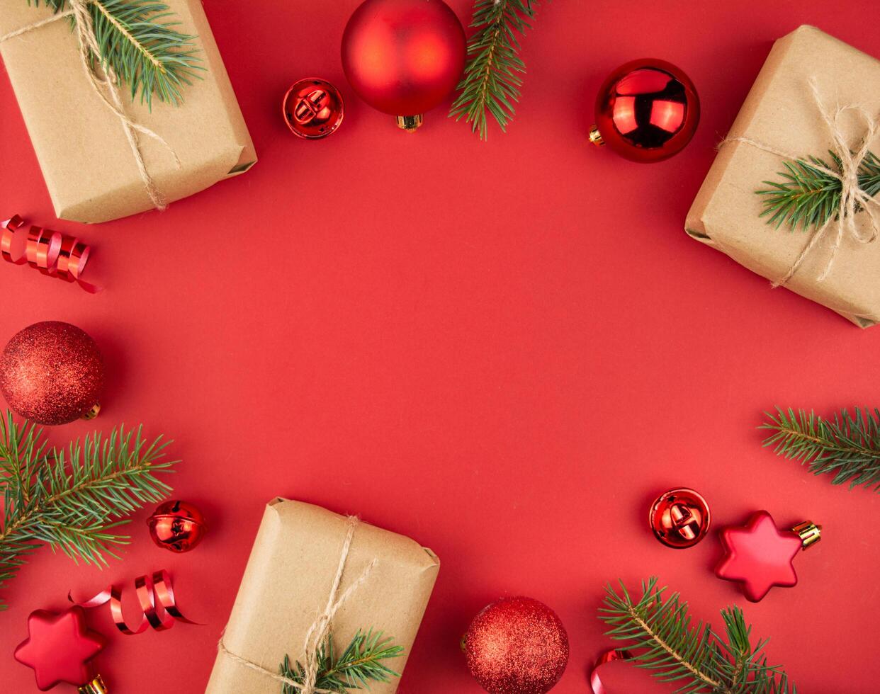 Christmas frame with gift boxes on a red background. Christmas background. Layout of a banner, postcard. The apartment was lying. Copy space photo