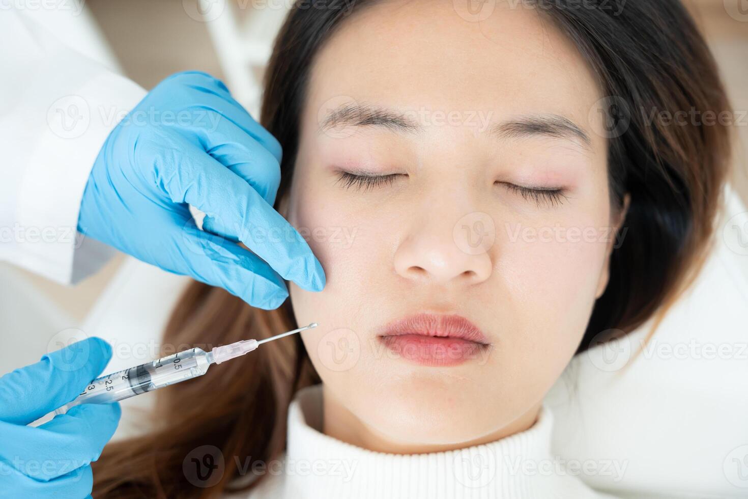 Cosmetic surgery, skin whitening injection, filler injection, Skin reface, beautiful Asian girls receive beauty treatments at beauty clinic, skincare, pore rejuvenation, wrinkle, baby face photo