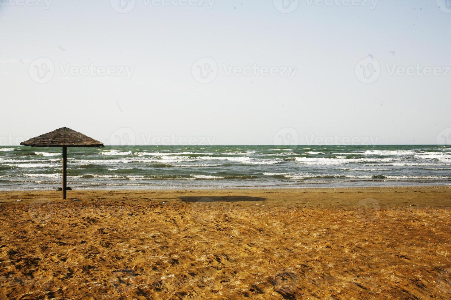 Sun umbrella on beautiful beach with turquoise water. photo