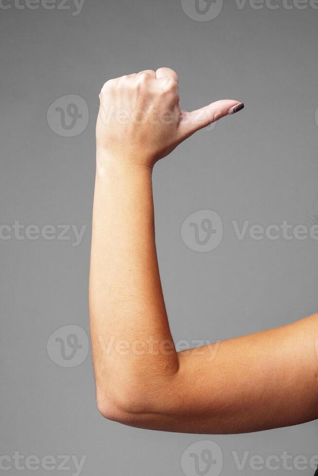 signaling a small size against a gray background photo