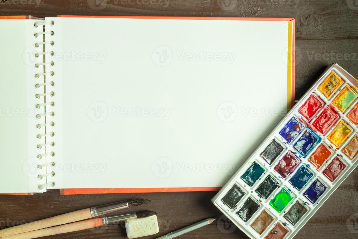 Set of watercolor paints and paintbrushes for painting photo