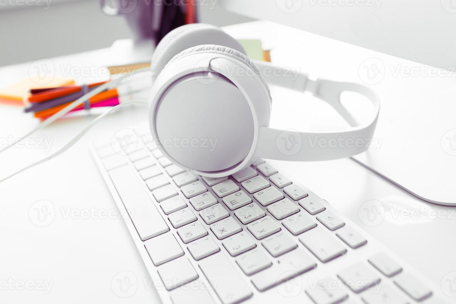 White office desk table photo