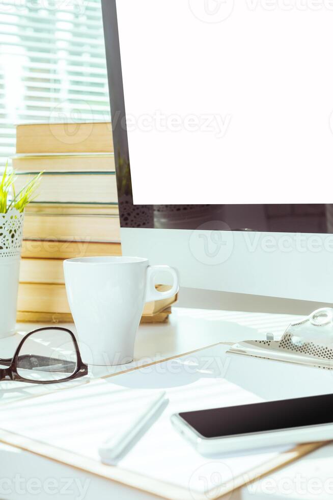 White office desk table photo
