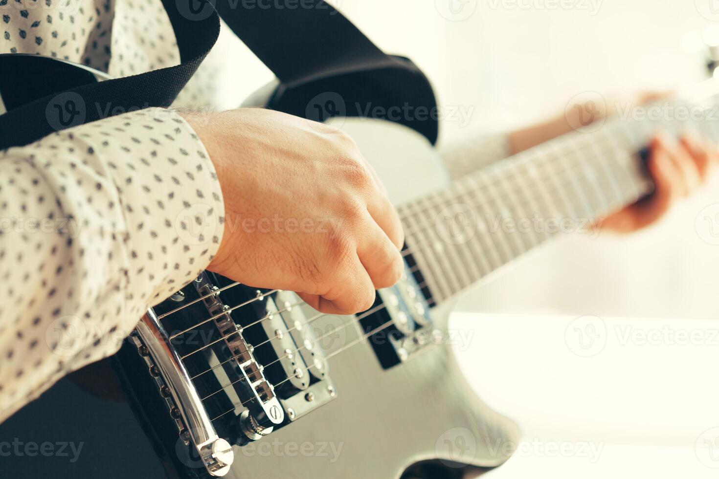 man playing electric guitar photo
