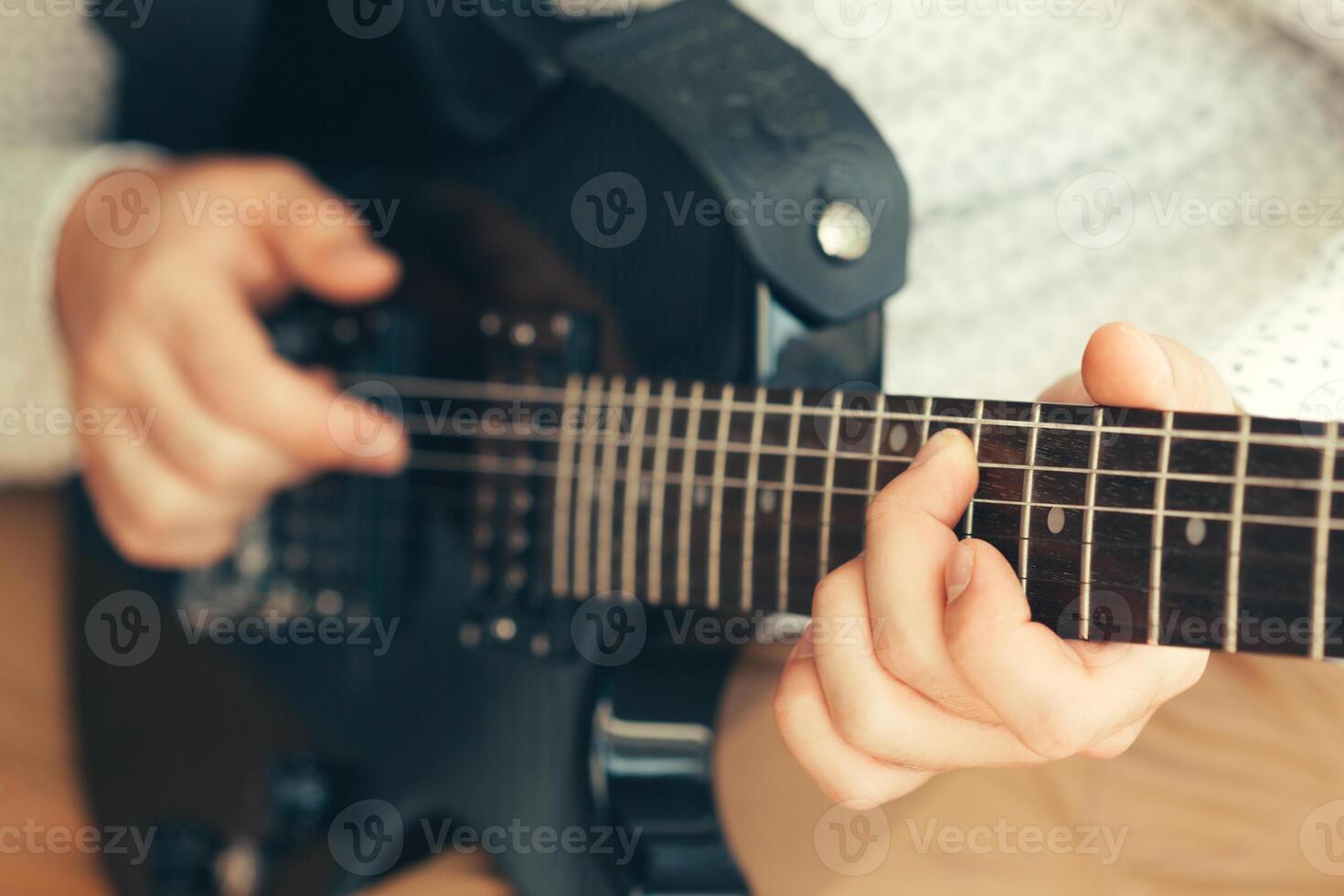 man playing electric guitar photo