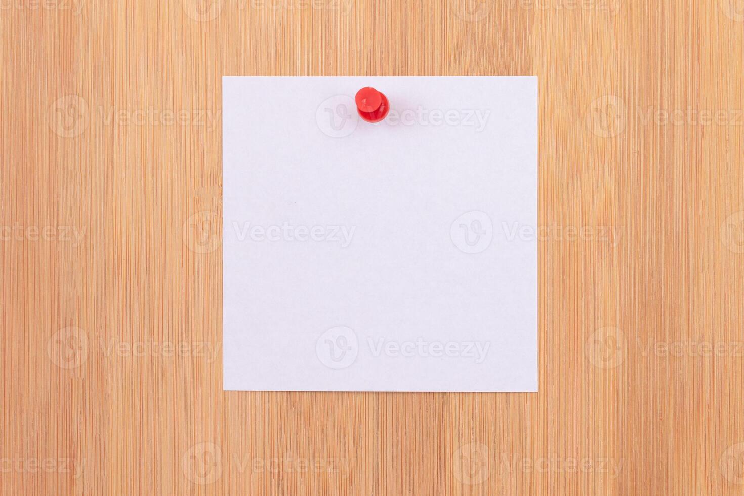 White Sticky Note with Copyspace Pinned to the Wooden Message Board. To Do List Reminder in Office. Blank Memo Sticker at Work - Template. Empty Checklist - Mockup photo