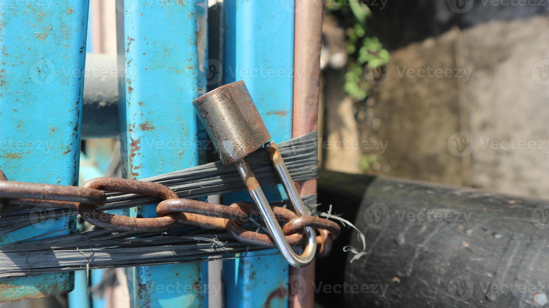 Chain and padlock attached to the pole to secure things. photo