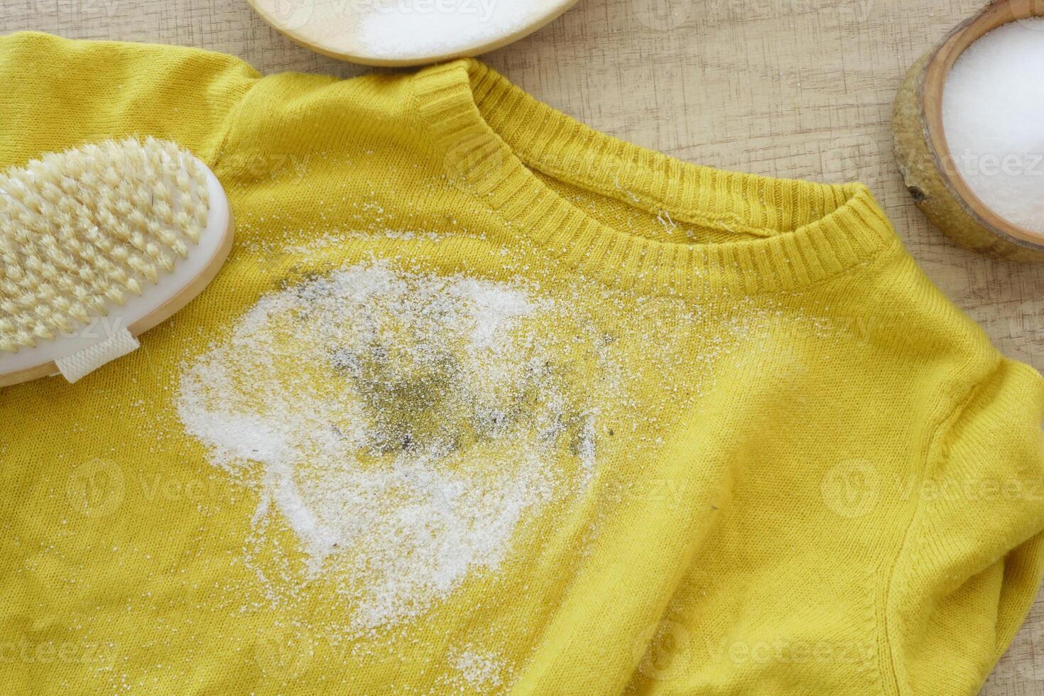 Using Salt as an Effective Method for Removing Stains from Various Types of Fabric photo