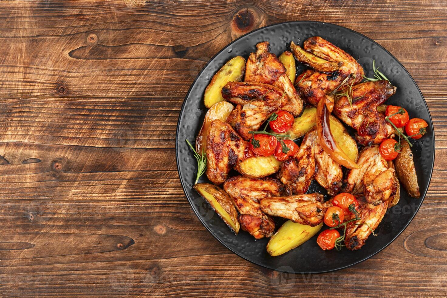 Spicy baked chicken wings. photo