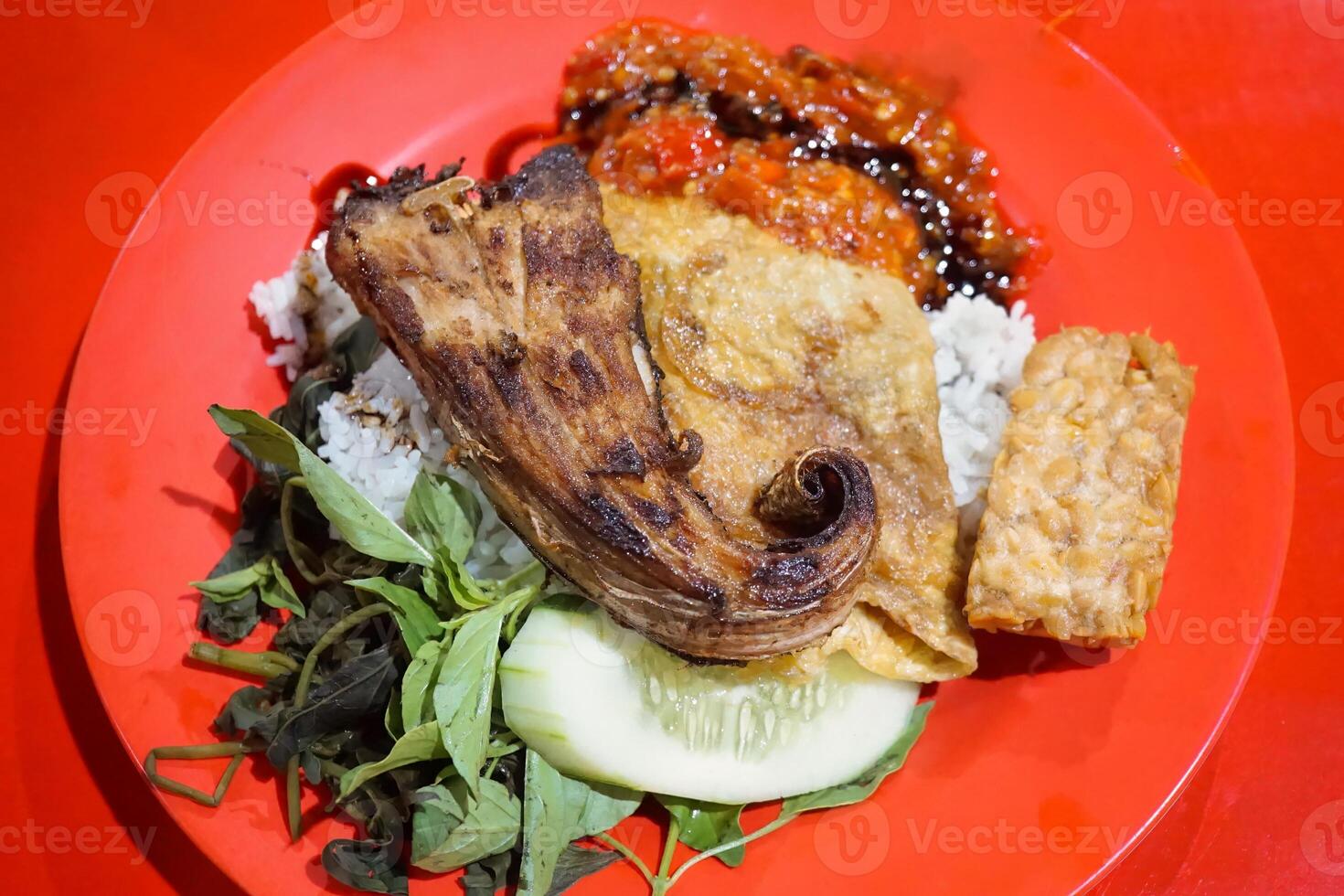 Sego Sambel Surabaya Iwak Pe is a legendary culinary dish originating from the city of Surabaya, photo