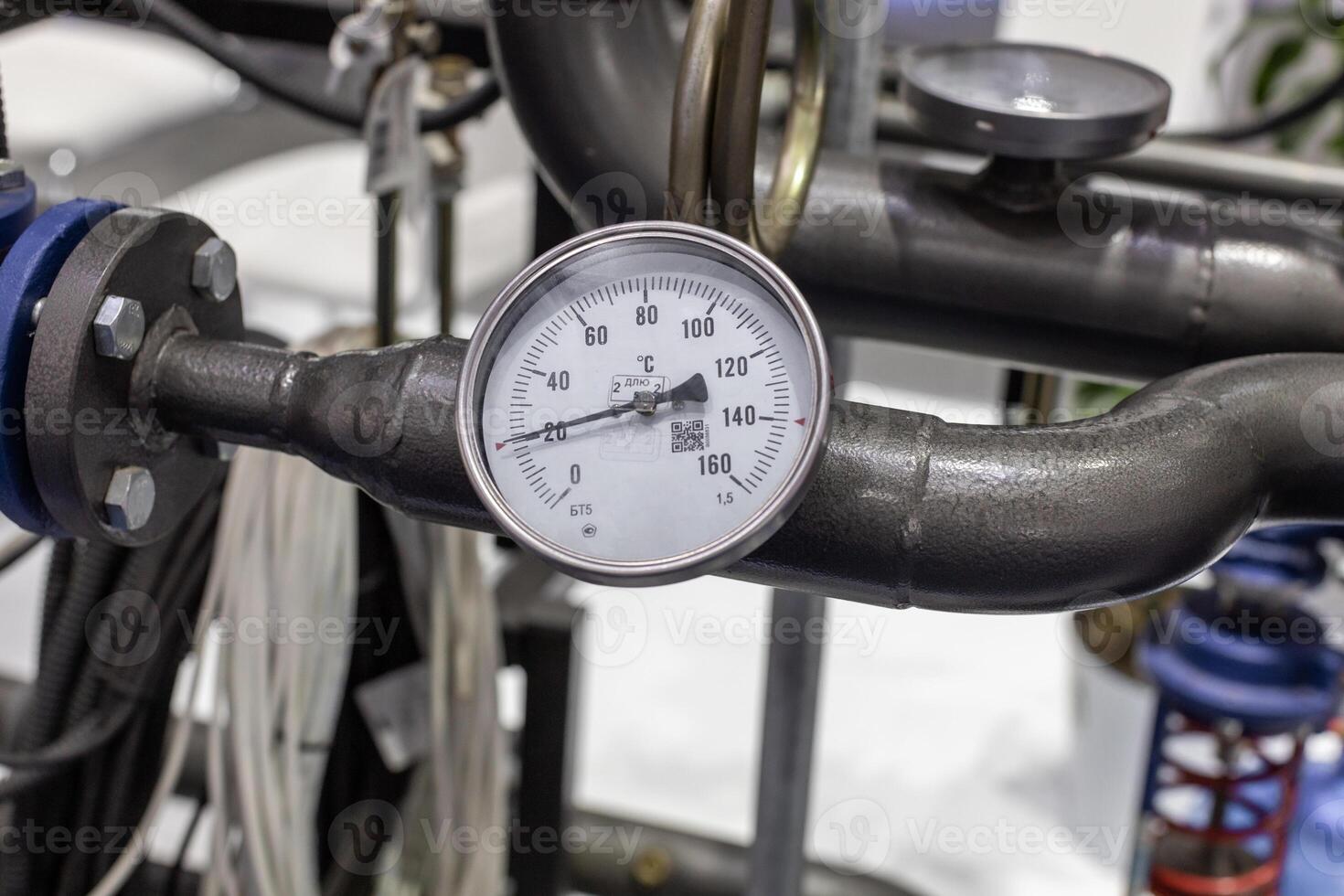 Gauge sensor for measuring system pressure photo
