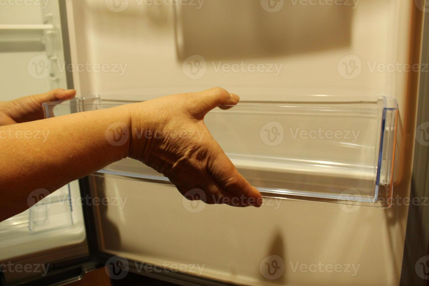Cleaning cleaning fridge sink wipes the shelf inserts the shelf photo