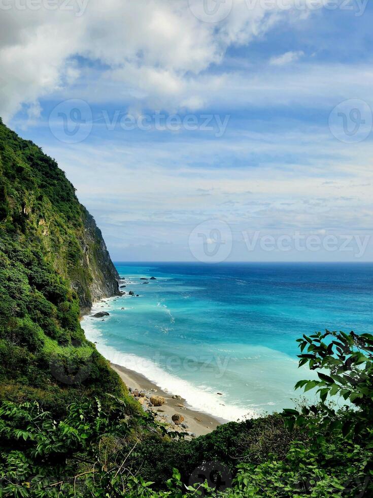 A view of the ocean and a cliff side photo