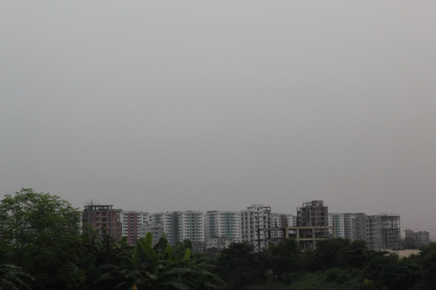 A grey sky photo