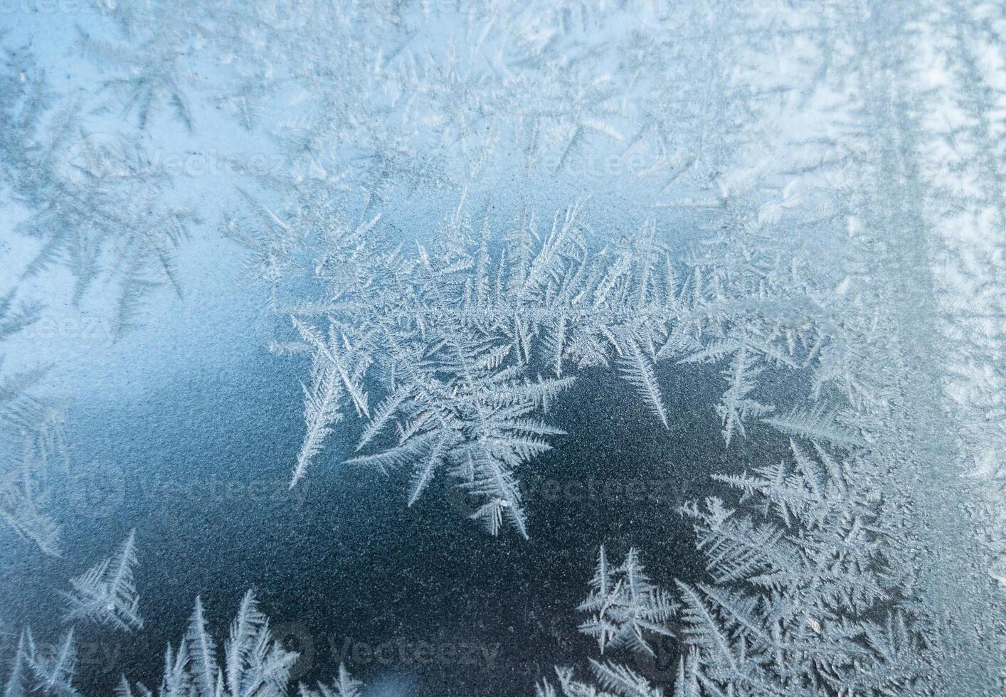 Snowflake geometry on windscreen photo