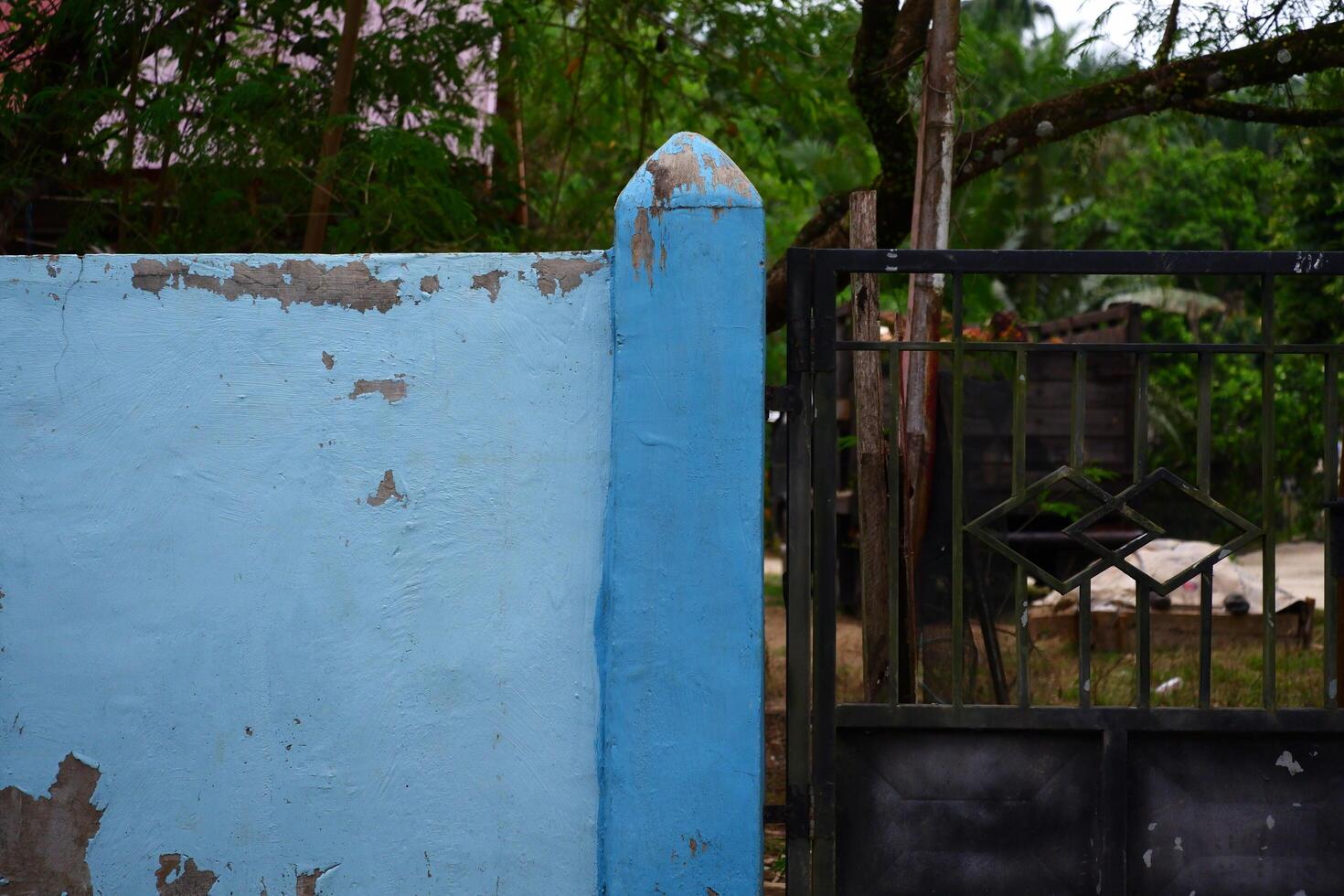 photography of iron fence and rusty damaged walls photo