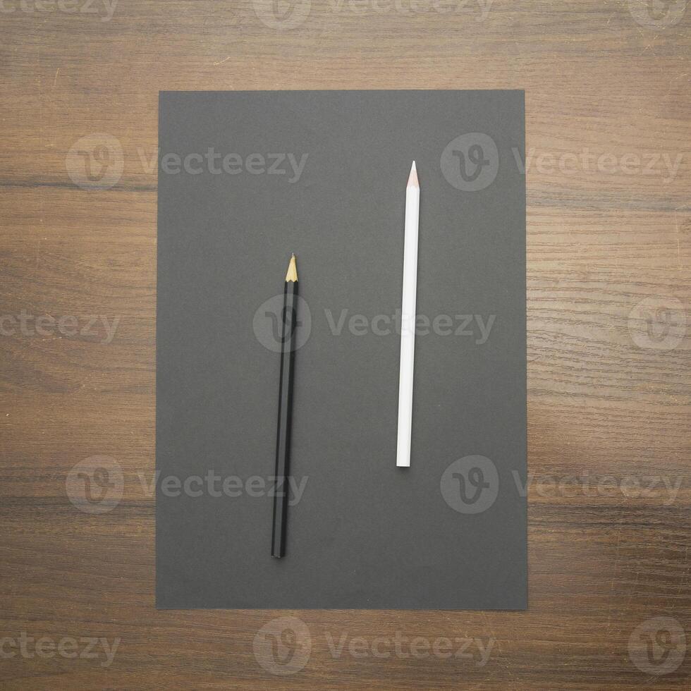 A black and white pencil on a piece of paper photo