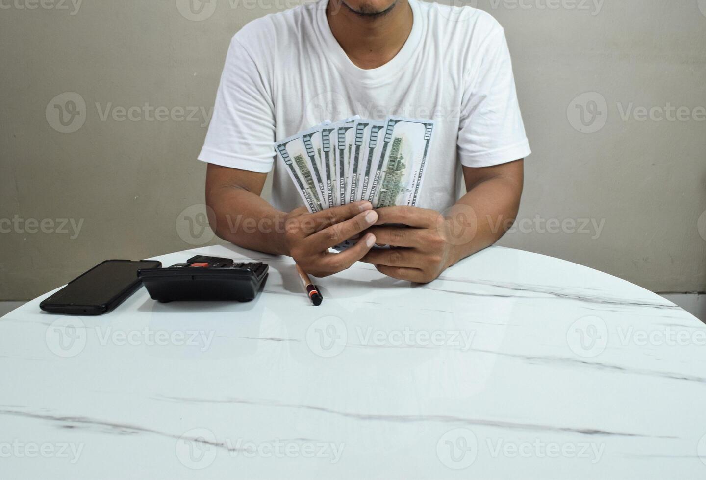 Businessman's hand holding one hundred dollar bill, investment and finance in mobile applications, trading on mobile phone. photo