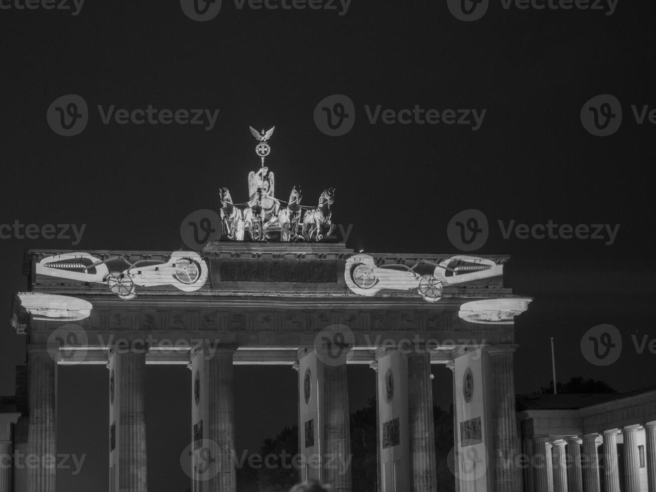 berlin at night photo
