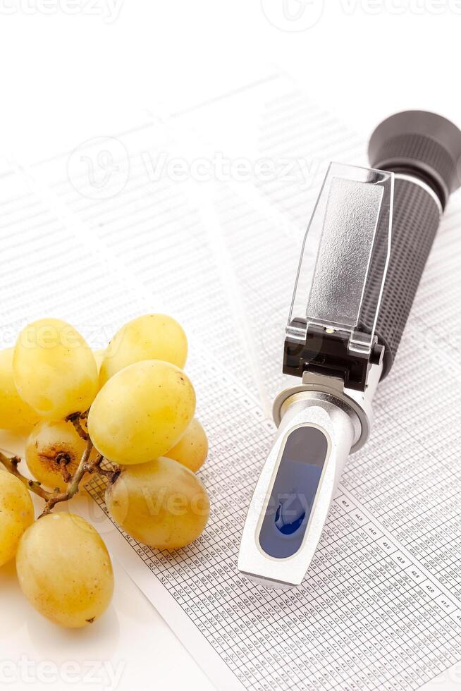 Refractometer for measuring grape sugar photo