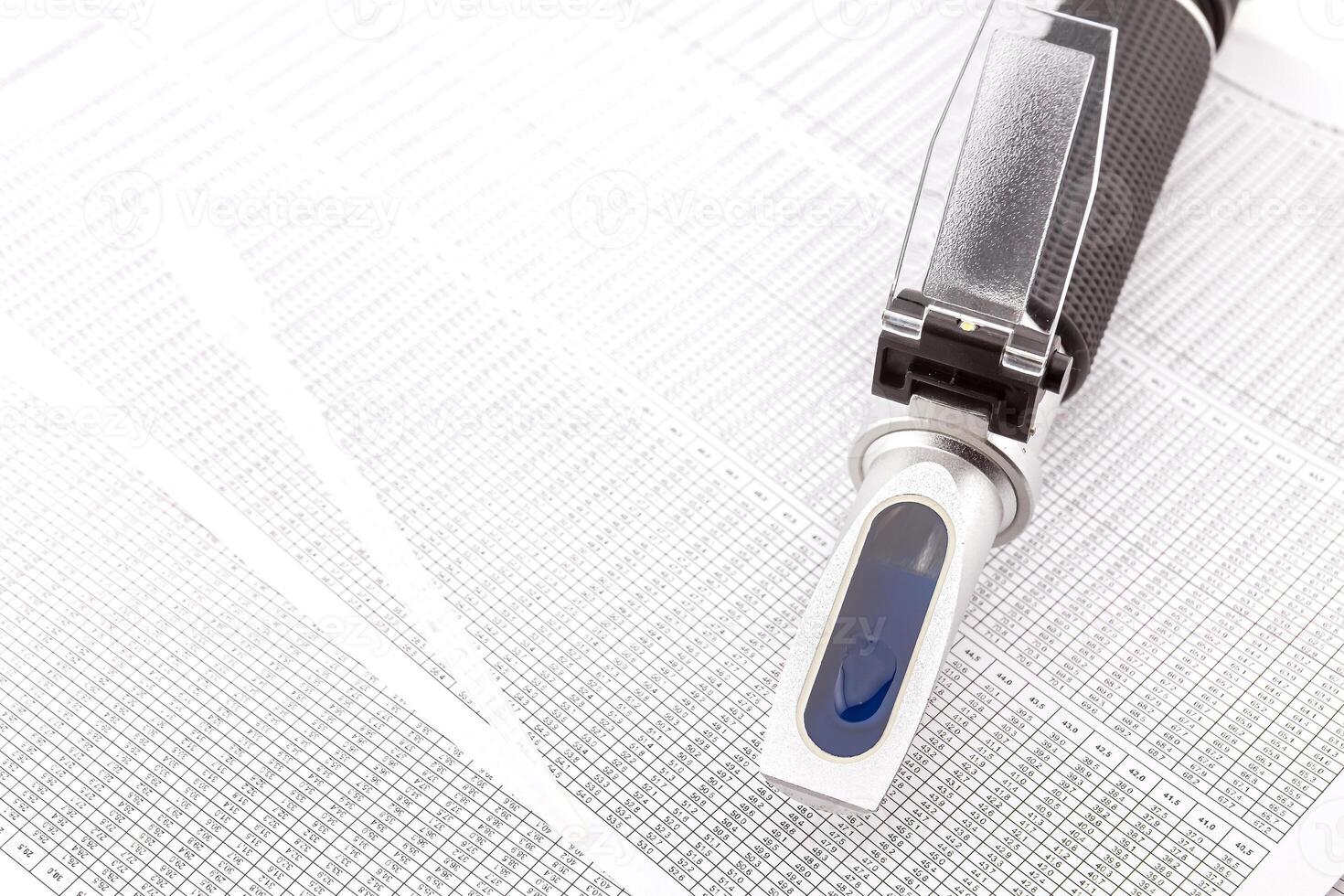 Optical refractometer for measuring grape sugar photo