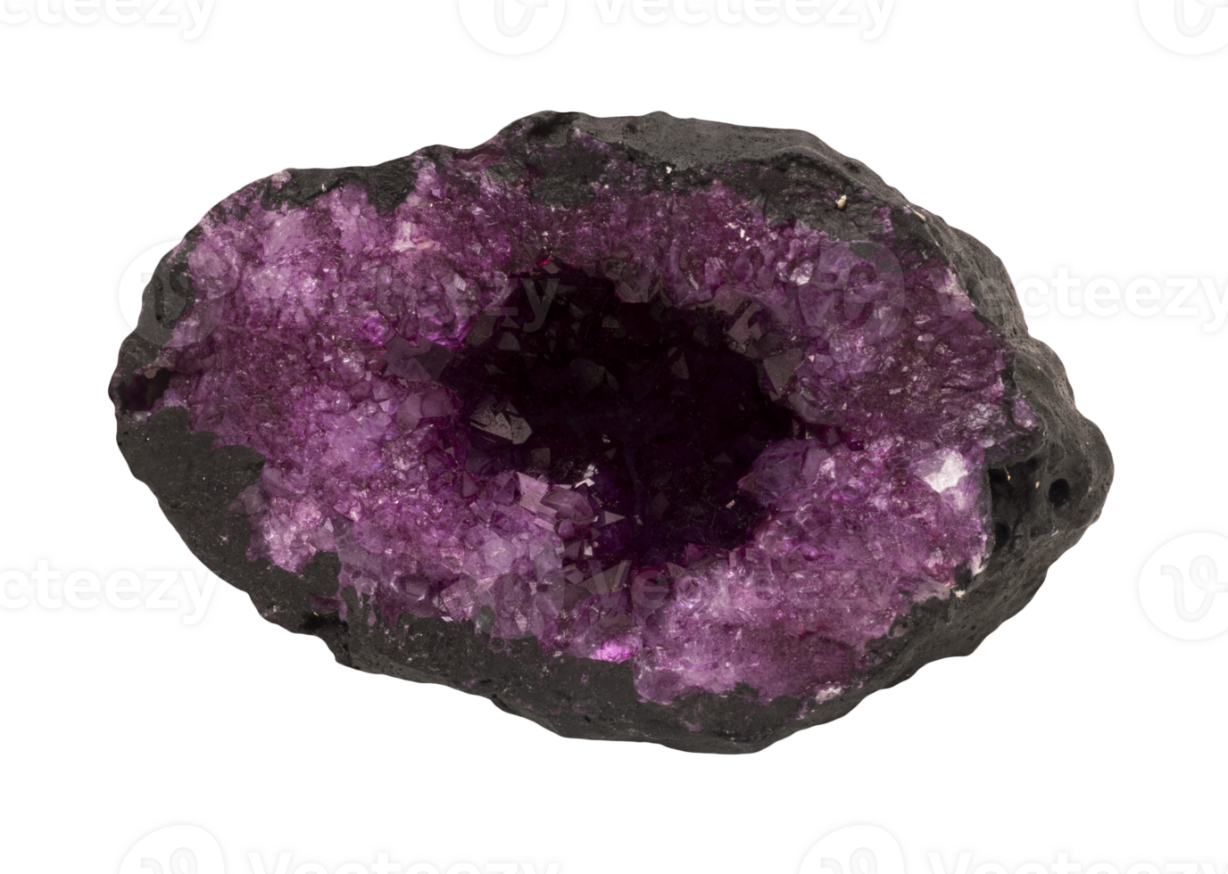 Close-up view of vibrant amethyst geode, showcasing its deep purple crystals. Geode rock on transparent background. Ideal for geological, mystical, or decorative themes. png