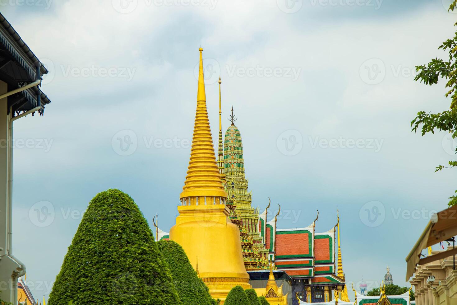 Golden Thai Temple in Bangkok. photo