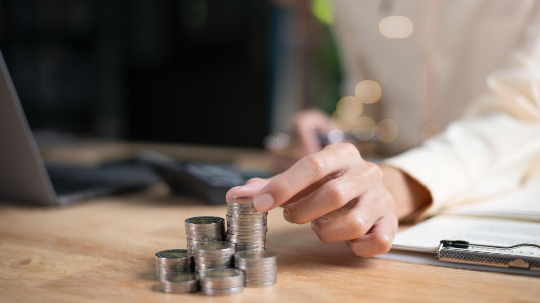 concept of interest rates and dividends ,interest growth graph ,Financial interest rates ,investment growth percentage and interest on deposits ,an increase in interest rates ,finance and investment photo