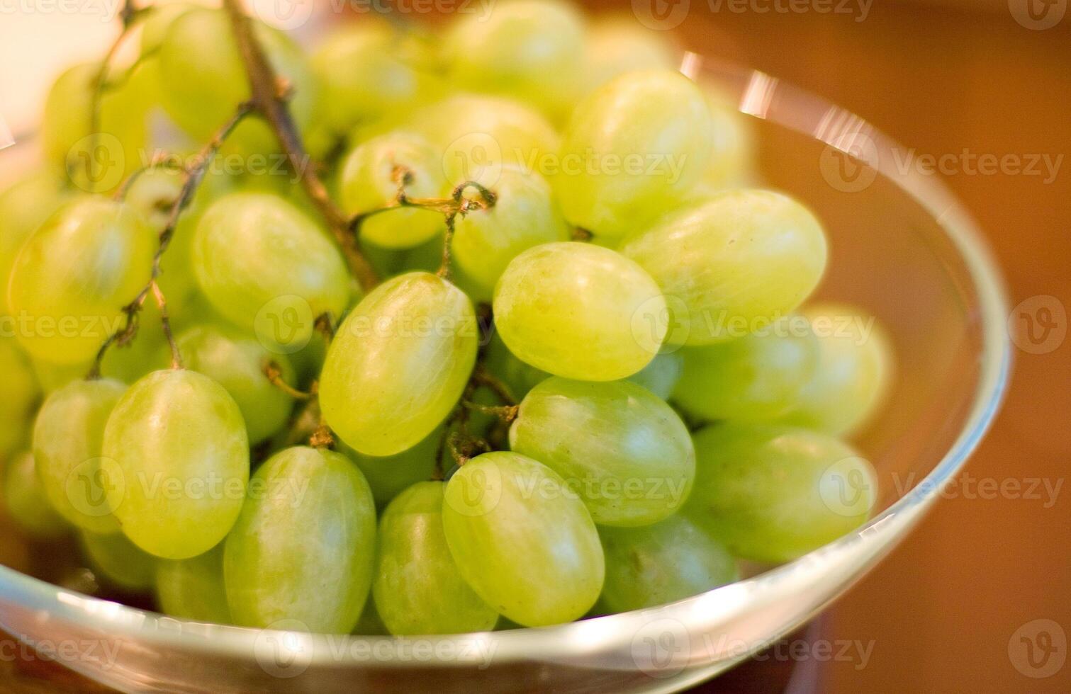 grapes in bowl photo