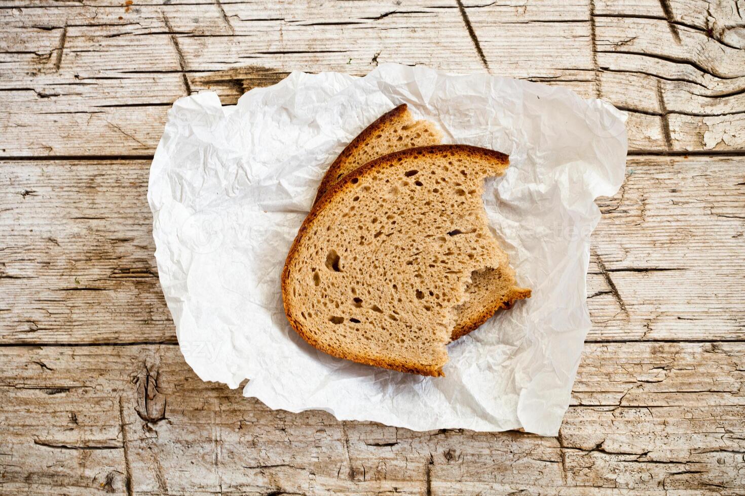 slices of rye bread photo