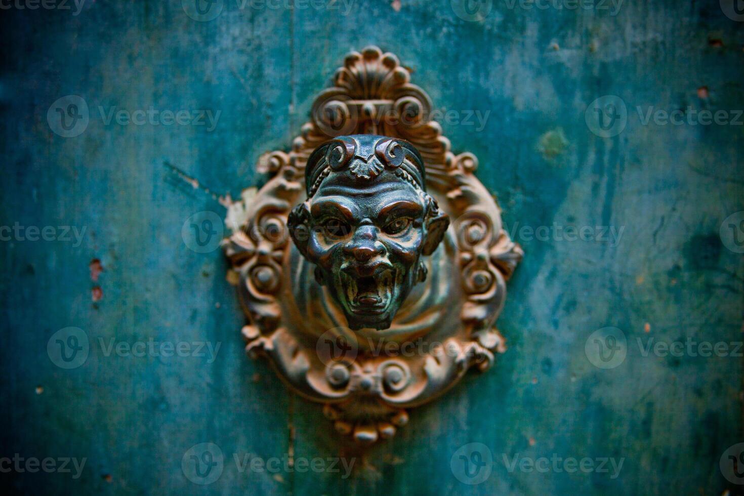 old door handle photo