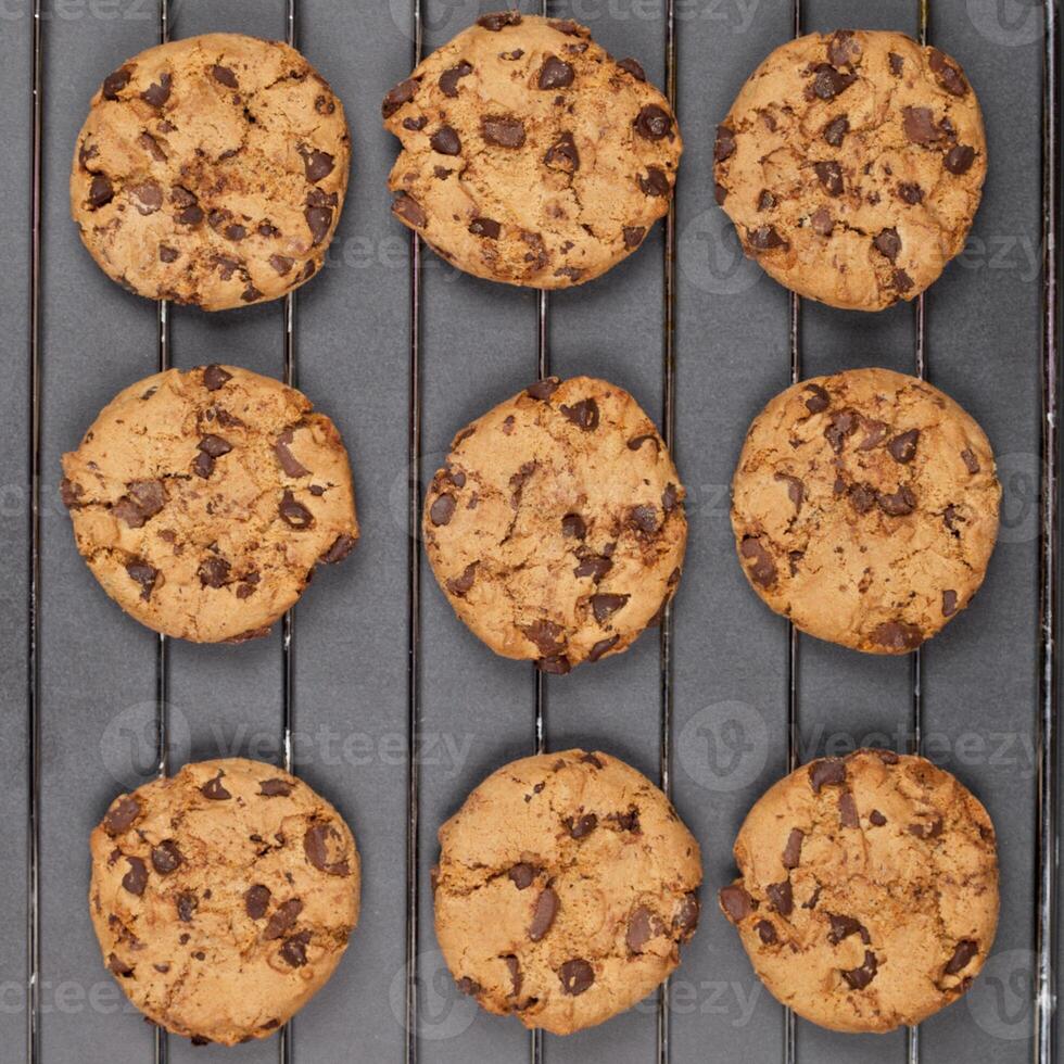 Baking grid with chokolate cookies photo