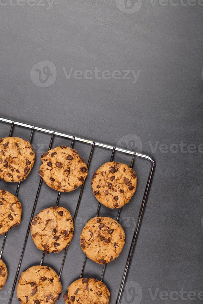 Baking grid with chokolate cookies photo